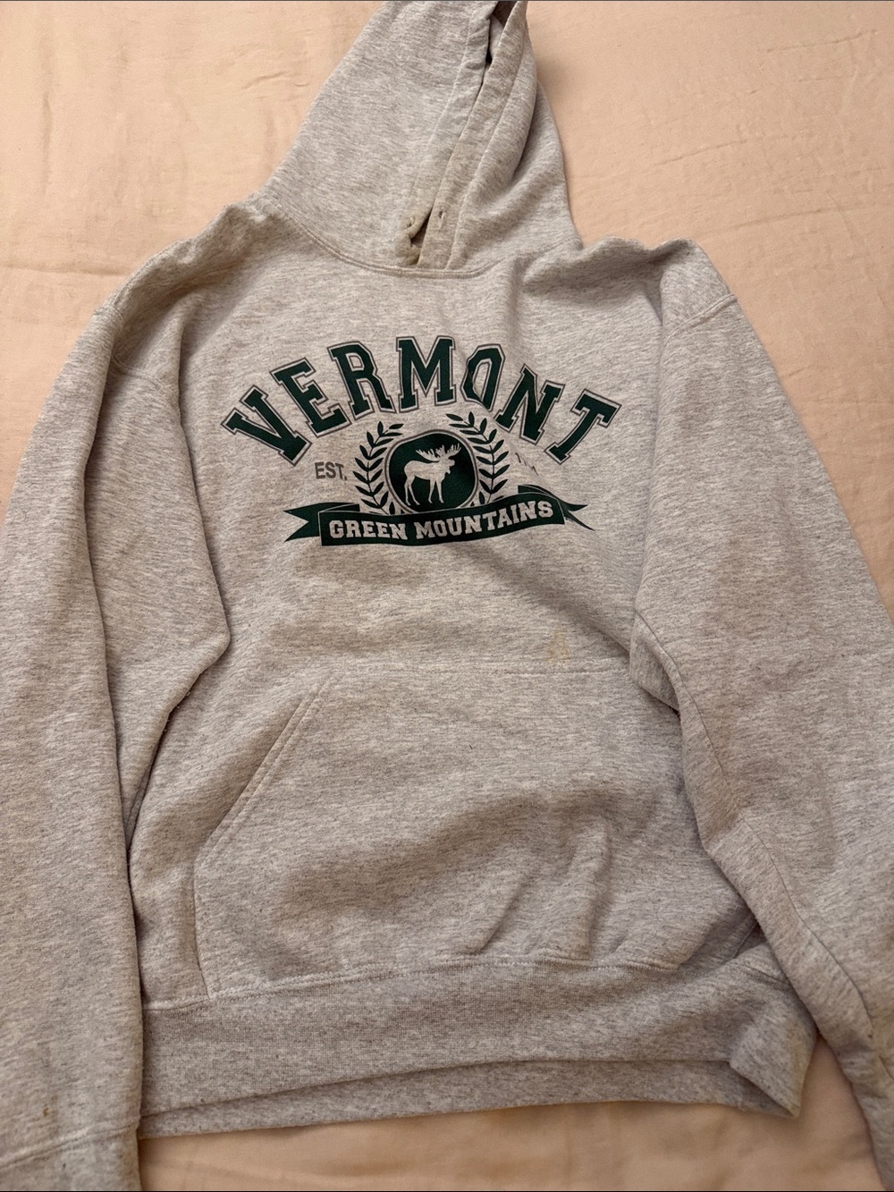 Gildan Gray 'Vermont Green Mountains' Hooded Sweatshirt with Dark Green Print